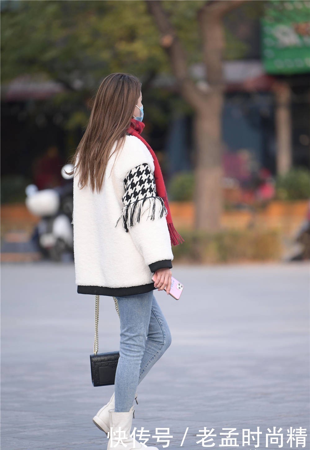 街拍: “牛仔短靴风”, 牛仔裤配各种短靴, 加上衣风格造型各一