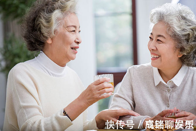 长发 到了奶奶辈的年龄,都会选择剪短烫卷的发型,怎样做到全国统一?