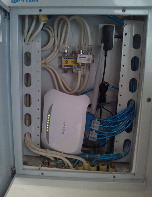 可以把家里的无线路由器放进弱电箱么?