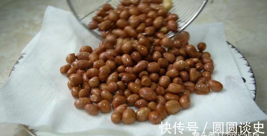 超市15元一斤的辣椒酥，教你在家做，能当零食能下酒，又香又脆