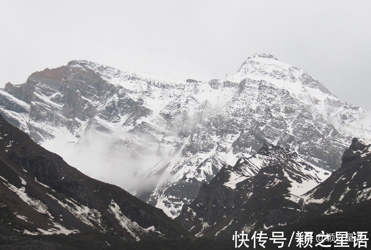 雪宝鼎|五彩池连环，色泽艳丽的水，不能直接饮用