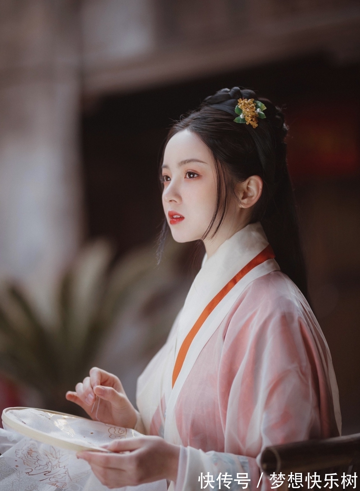 七绝|诗·十首丨奢香琢玉遣思念,故裹尘埃急雨弦