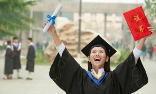 驾驶证|大学期间看似不起眼的证书，实则对就业帮助很大，学生应尽早去考