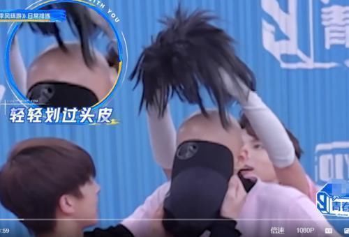 看惯了梁森光头造型，当他随意套上假发，十七梓渝的反应好真实