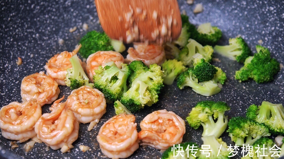 营养健康|西兰花炒虾仁在家做,营养健康,美味好吃