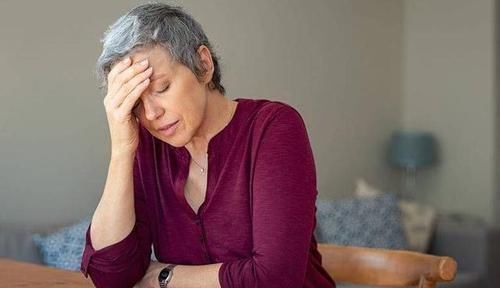 症状|女性更年期,可能正遭受4个异常变化,这些症状你有吗