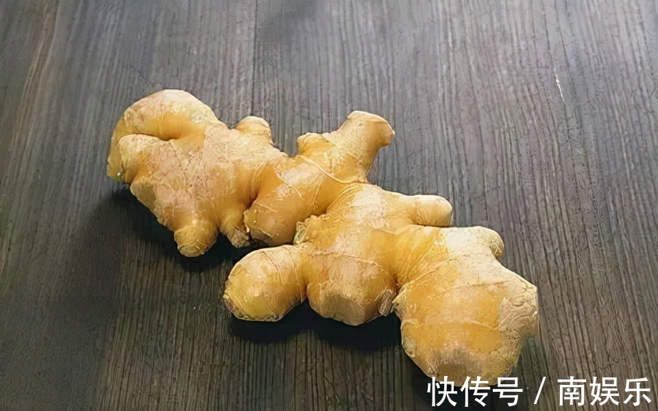 去皮|吃姜不去皮,吃错害自己吃生姜“去皮不去皮”,还有这么大差距