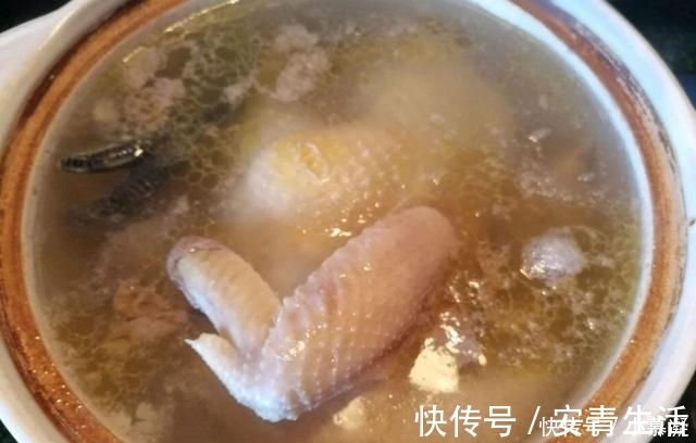 炖鸡汤究竟要不要焯水?饭店大厨说漏嘴,30年鸡汤算是白喝了