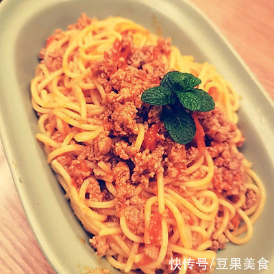 番茄牛肉|十分钟快手菜番茄牛肉意面，比外卖强