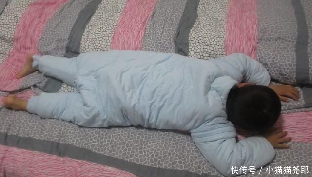 娃盖|孩子总踢被子,背后真实的原因你知道吗别再盲目给娃盖被子了