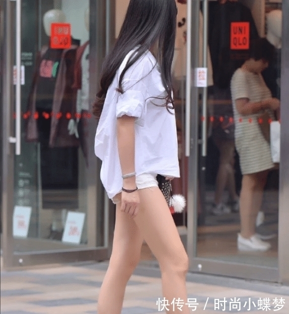 小狗 白色衬衫是这样穿的!感性又有骨感,小狗看到也非常欢喜