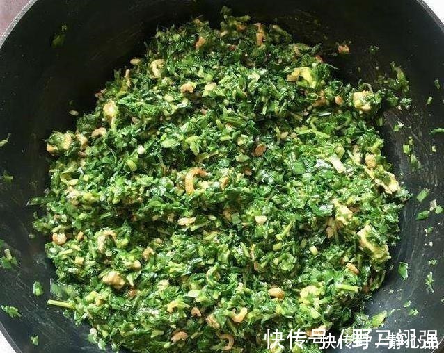 农户|山上一野菜，半个月就可采摘一次，市场一斤卖60元，见到请珍惜