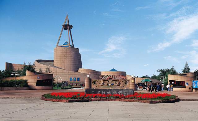 三星堆遗址|三星堆民间有一件文物,它的名字叫“人背龙”这件文物是真是假