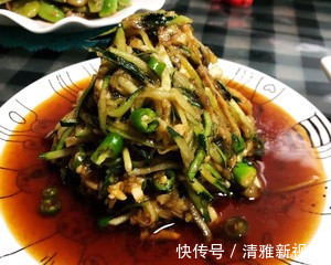 餐桌|夏天餐桌上最受欢迎的一道菜，做法简单，5分钟就搞定，百吃不腻