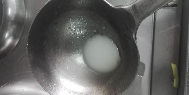 虾要这样做孩子才喜欢吃,一上桌全抢光,别再水煮了