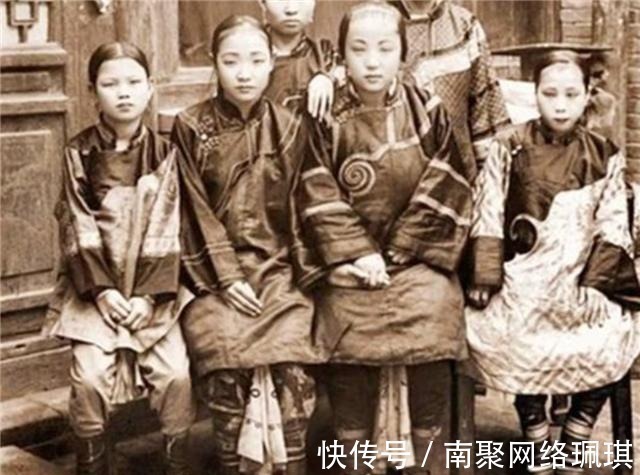 日本人@比裹脚“更恐怖”:黑齿和束腰,一个吓哭小孩,一个挤坏器官