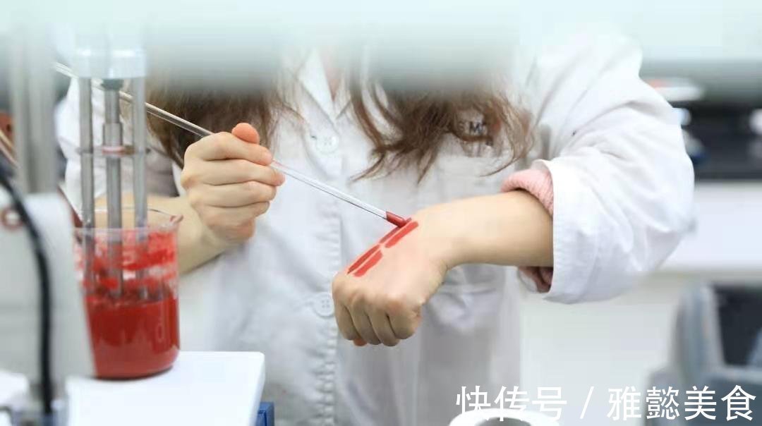 口红粉饼 口红粉饼500个起订,一半都是新订单,代工厂在完美日记们背后疯长