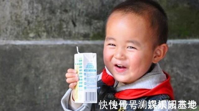 小点心|“天天喝牛奶”的孩子和“从不喝牛奶”的孩子,3大差别很明显