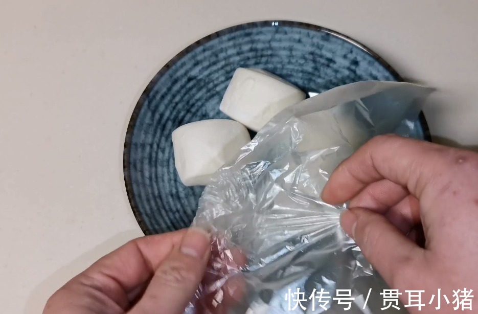 馒头保存很多人做错了，一定要做好这一步，放一年也不发霉、干硬
