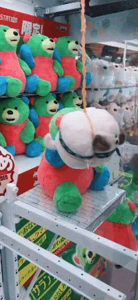 |搞笑GIF:尴尬了,找找有地缝没有?