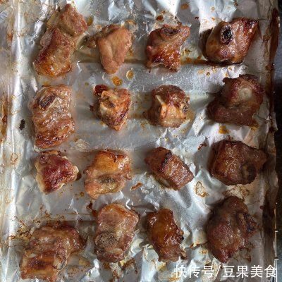 蜜汁烤猪排|简单易做的蜜汁烤猪排（烤箱版），让人吃了还想吃
