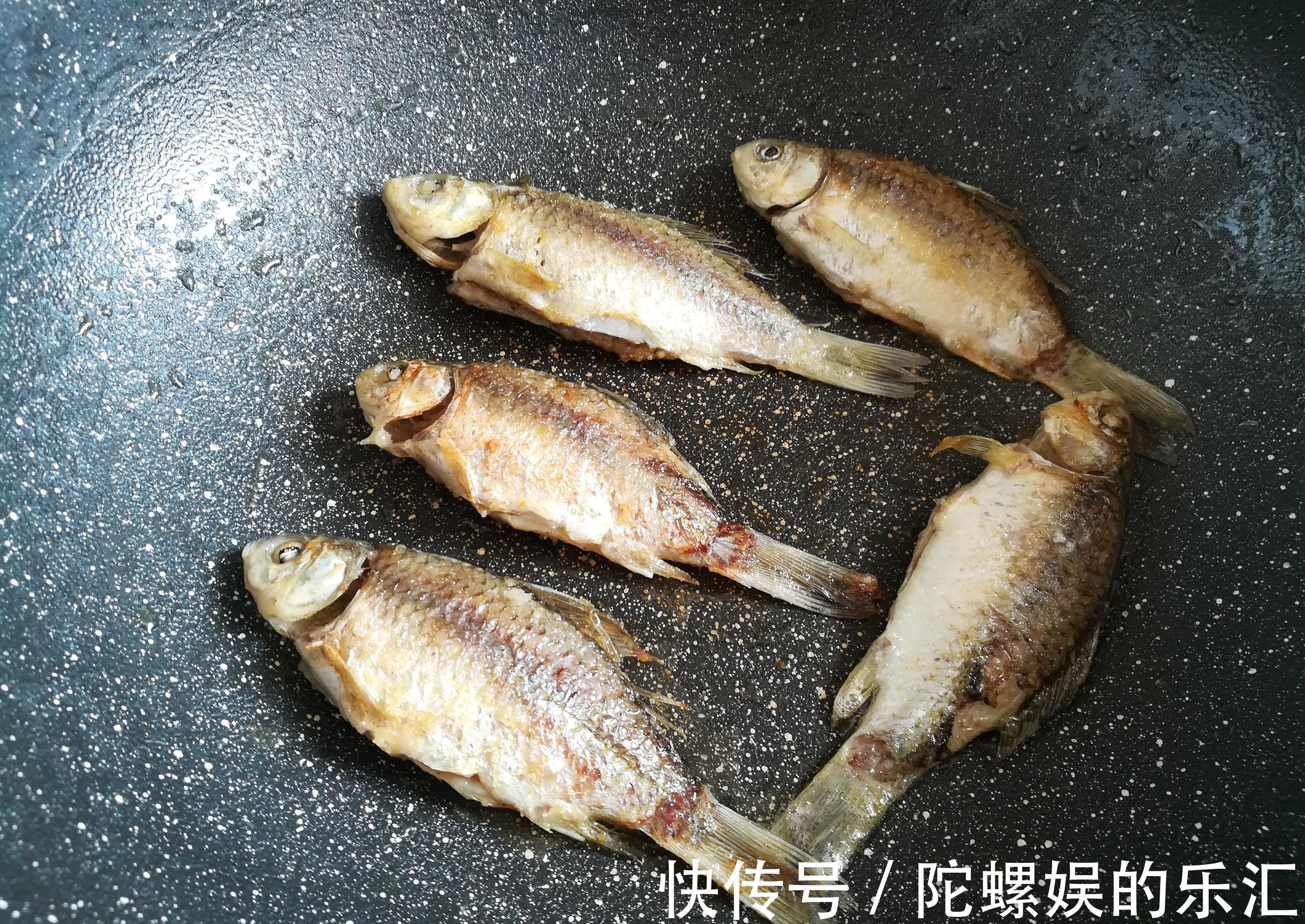 大厨|煎鱼总破皮？大厨：记住这3个小技巧，鱼皮不破，味道更鲜美