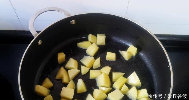 用来|板栗别只总和肉红烧,和它做搭档,味道丝毫不逊色,用来下饭超赞