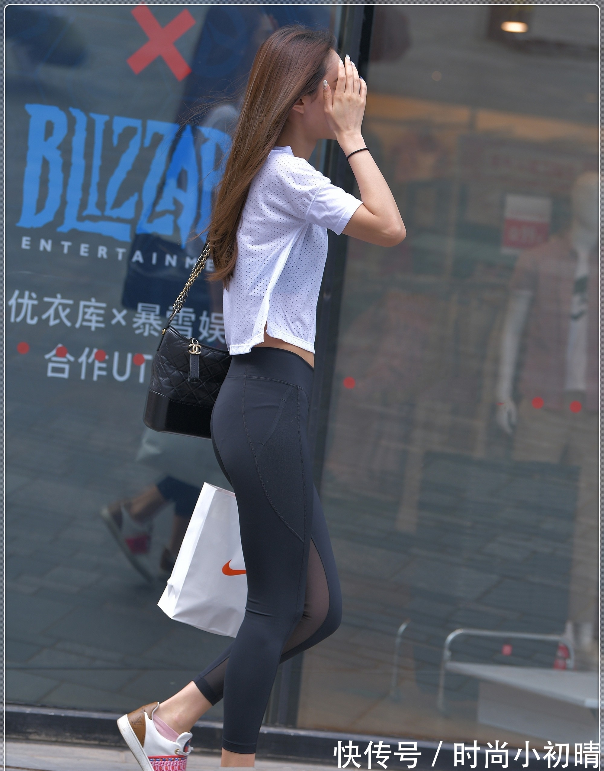 小脚裤|简单白T搭配黑色小脚裤，质感清薄，舒爽透气