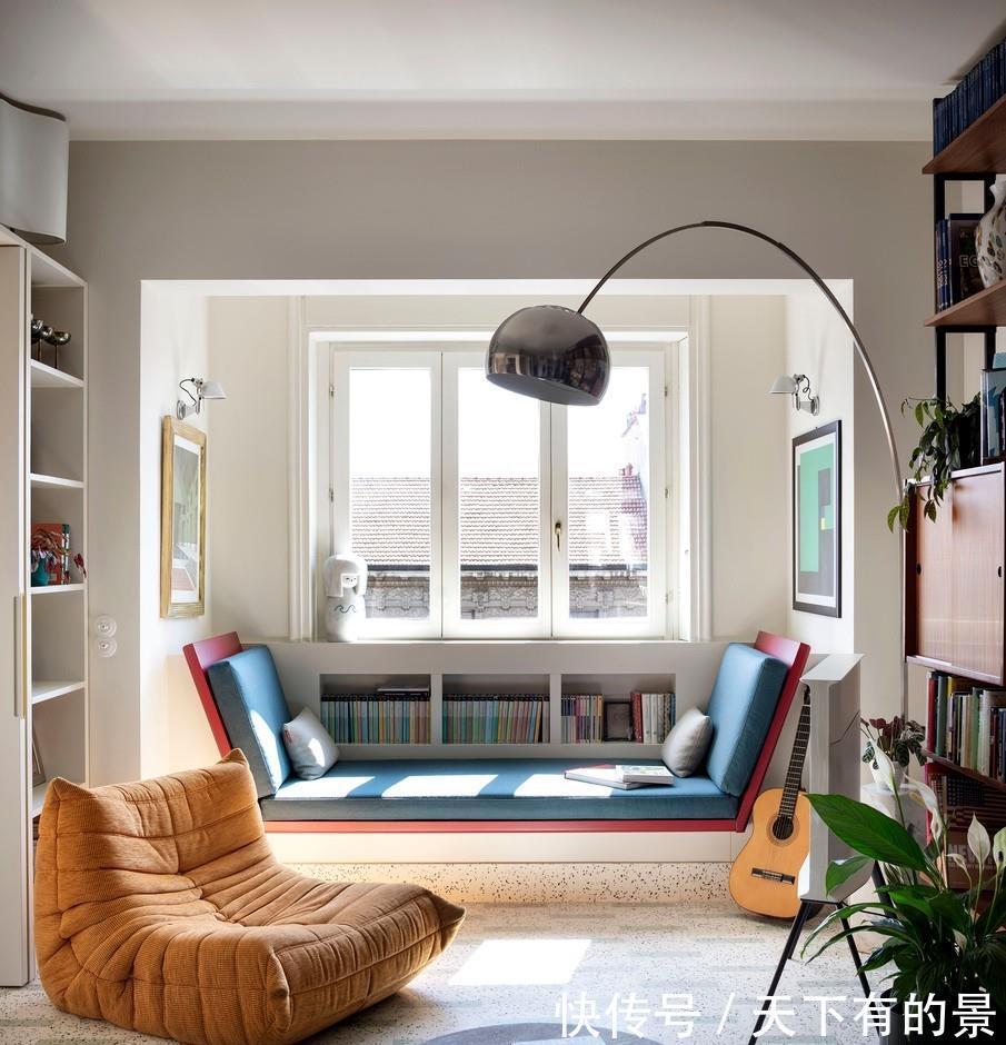 小户型|沙发用不到不如扔了,靠墙打柜子,中间掏“洞”变飘窗,能坐能躺