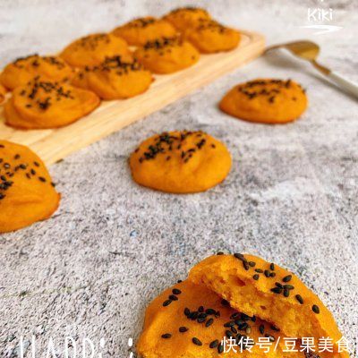 简单快手|#一周减脂不重样#减脂餐??咸蛋黄南瓜饼 | kiki