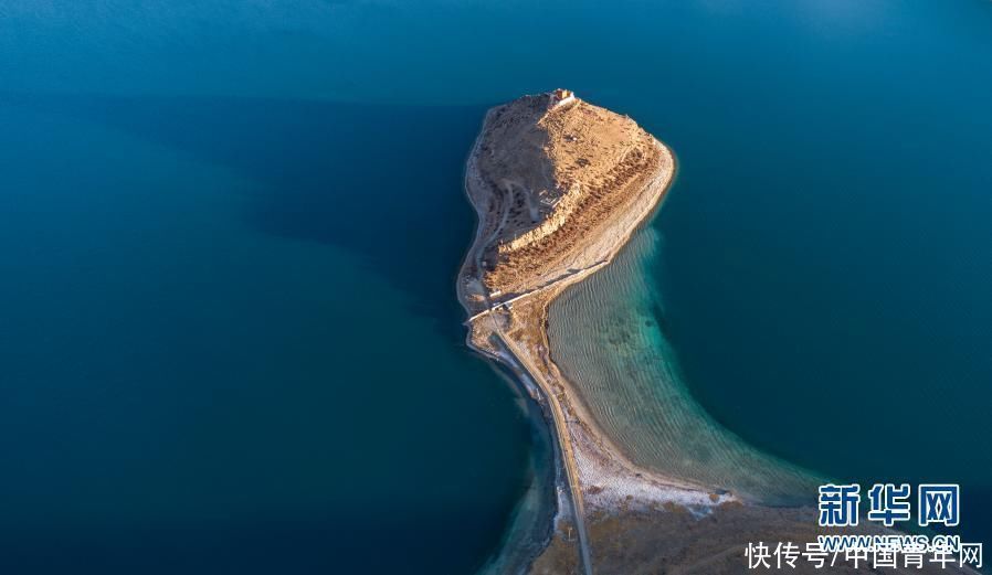 美景如画的羊湖北岸日托寺