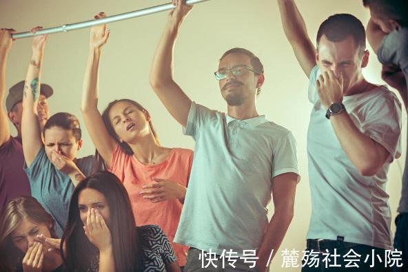 肝功能检查|经常放屁的人,身体出现4个症状,说明肝脏生病了,早查肝CT