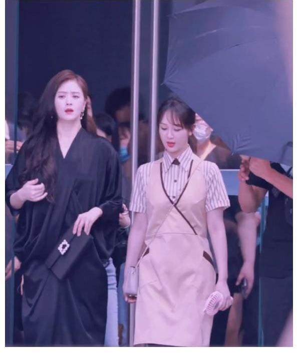 蔣欣以樊勝美一角錄萌探,摟著楊紫說(shuō)有歡樂(lè)頌?zāi)俏读?
onload=