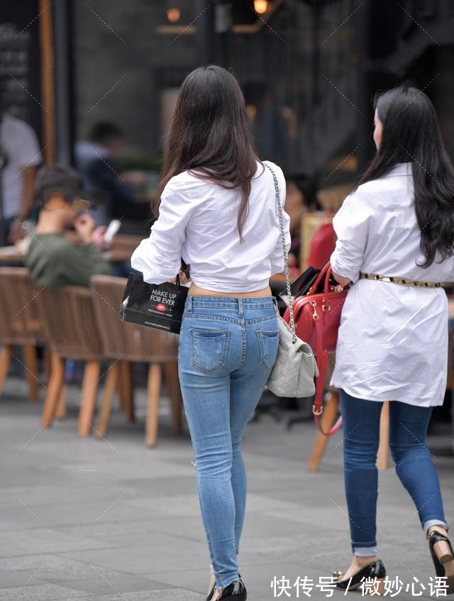 打结 白色衬衫打结方式穿搭气场不同，搭配破洞裤更是绝美！