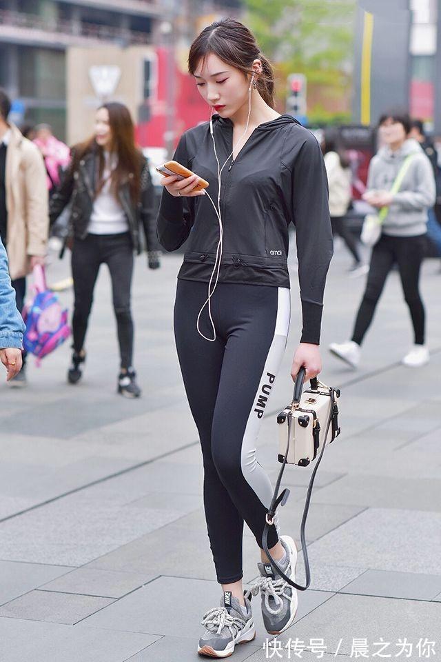 气质 -紧身打底裤美女,展现出苗条的身材,彰显出女神的气质