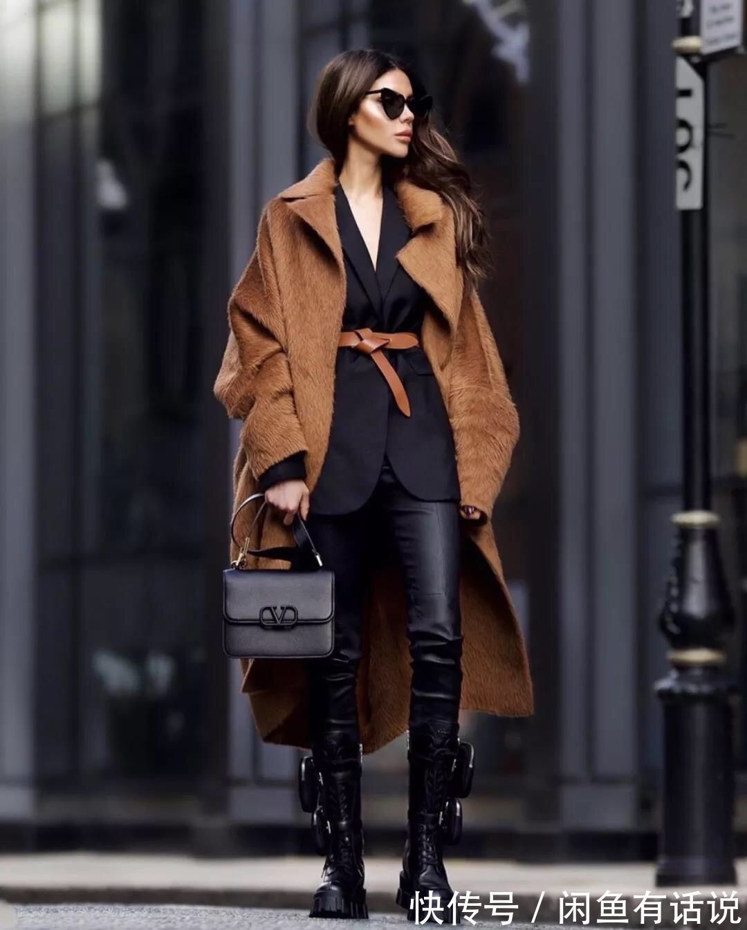 穿搭|现在的时尚好难懂!靴子拉直比人还高,穿腿上就像掉下来的裤子