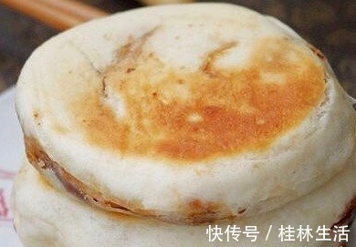 家人爱吃此饼，比面包松软，比包子香，一天不吃就馋，两盘不够吃