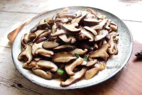 黄瓜|夏天最该吃的不是黄瓜，而是它，简单炒炒就上桌，精神饱满过夏天