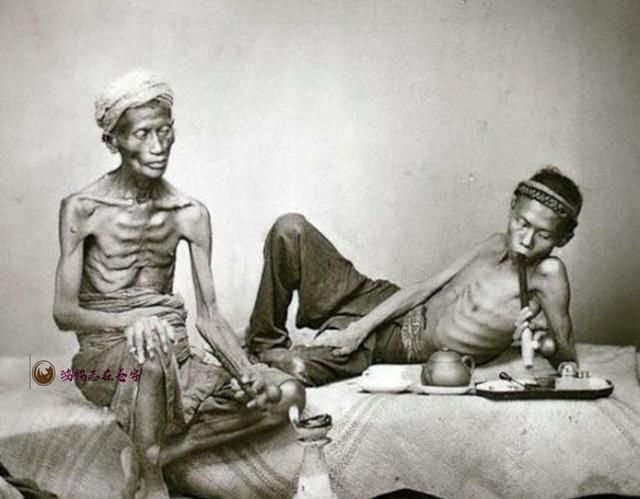 图九|清末老照片，扛火枪的清兵弱不禁风，图九洋人在龙椅上恣意妄为