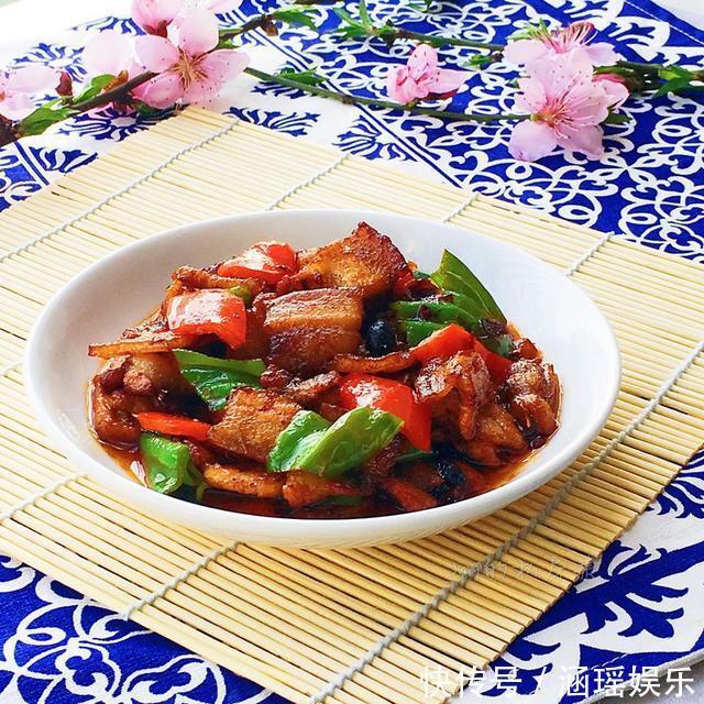 炒肉时，不要简单的用淀粉腌制肉片，加上3种食材，入味又鲜嫩