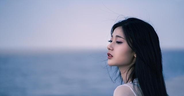 唐昭宗$一首描写少女将要出嫁的唐诗,仅仅四句,风情无限