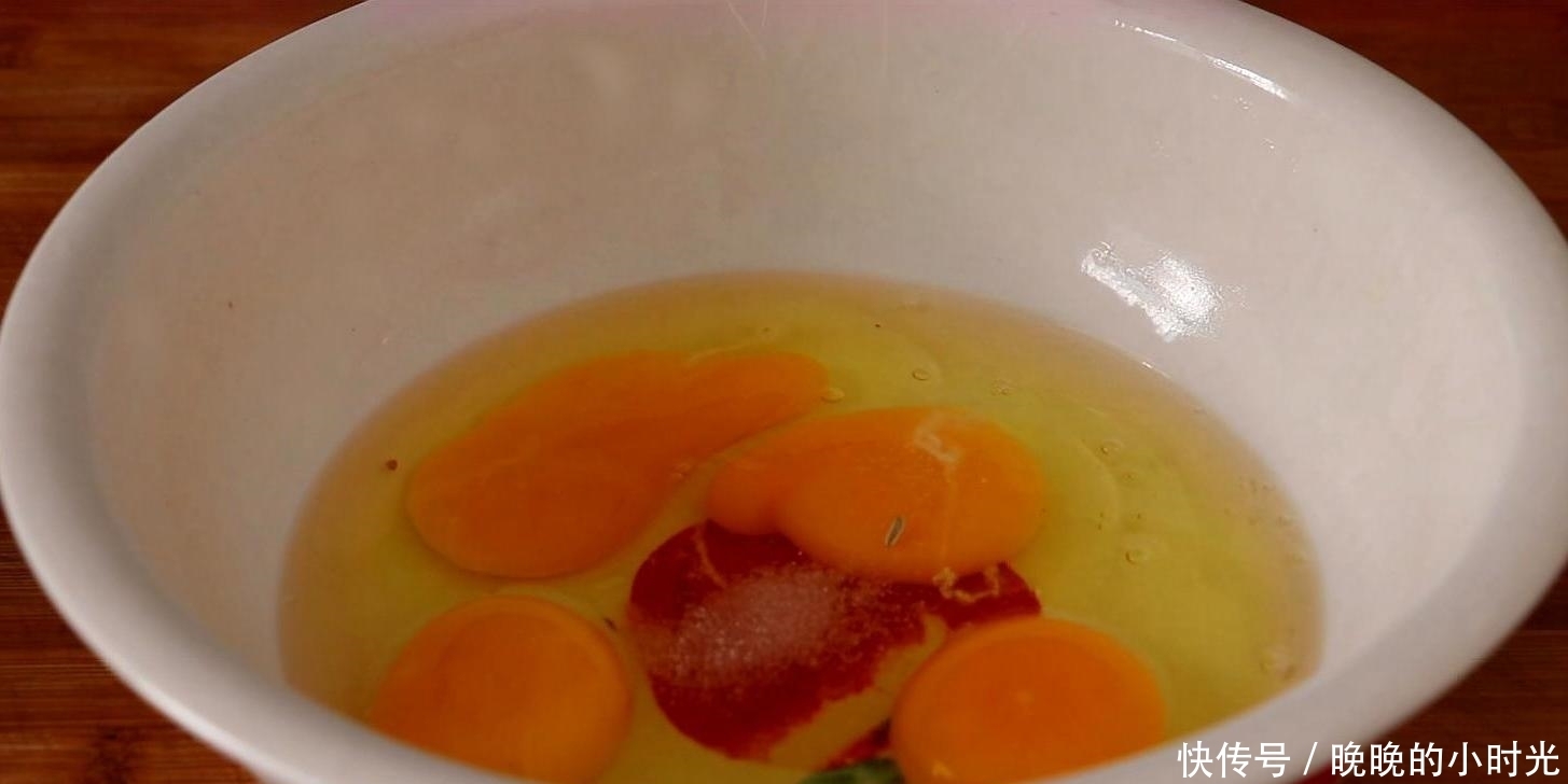 1块豆腐，4个鸡蛋，简单一种做法，成本低比吃肉还解馋