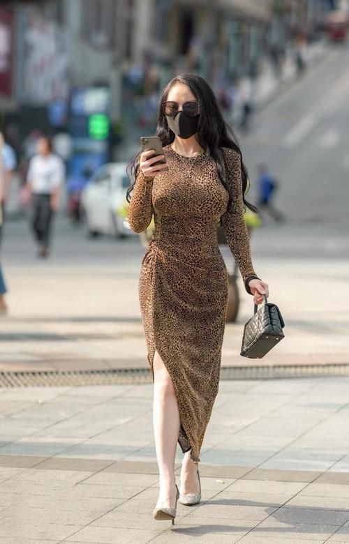 柠檬黄 连衣裙穿搭端庄有气质,塑造长腿美女的风范,性感时尚!