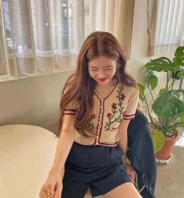 清新甜美的韩系穿搭范本，自带电视剧女主光环，赶紧get起来