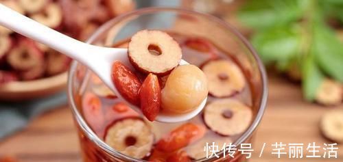 红枣水|失眠的人别愁，睡前用此物泡着喝，补血安神，远离失眠问题