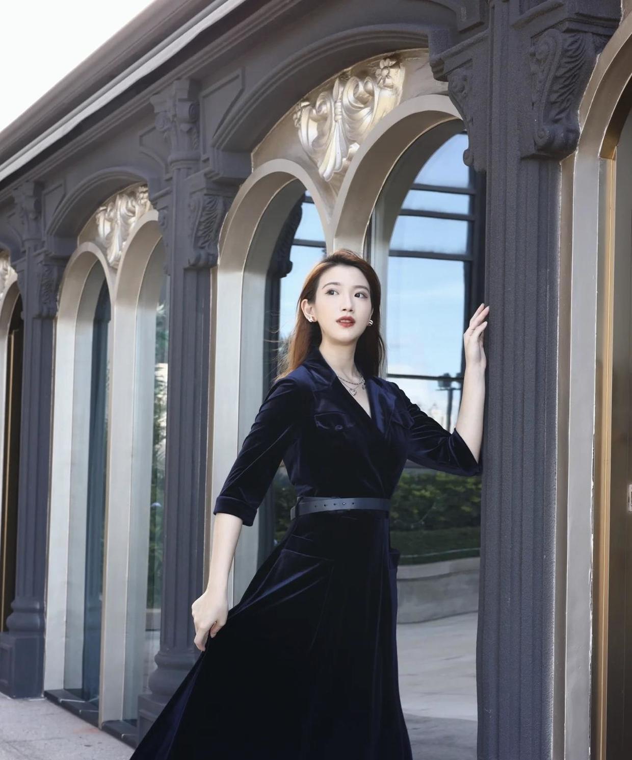 穿搭|秋冬怎么穿才洋气,试一试“丝绒连衣裙”端庄优雅,漂亮大方!