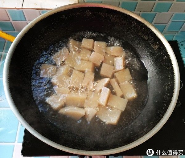 炖鱼时,用“它”来代替水,鱼肉鲜嫩无腥味,一上桌全家抢着吃