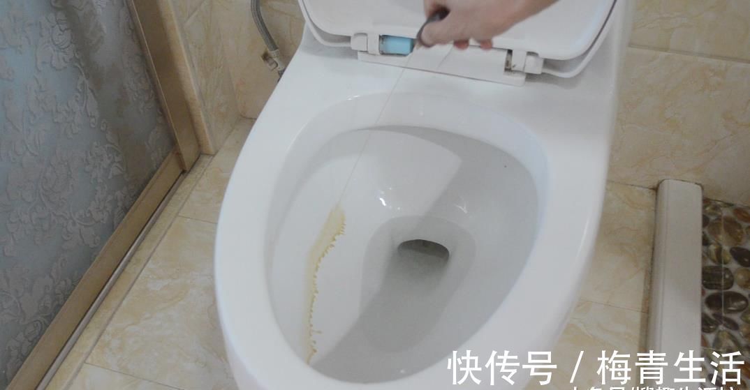 卫生间里放一瓶藿香正气水, 作用太棒了, 解决了很多家庭的烦恼