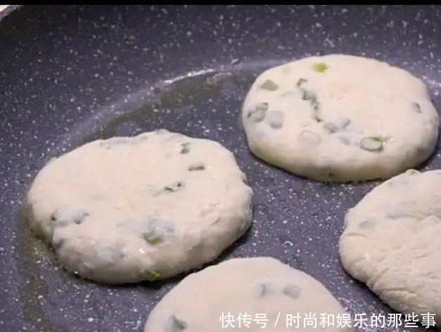 柔软冠军非它莫属,发面葱花饼新做法,100%成功零失败!