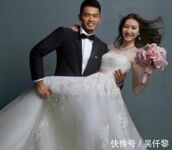 出游|林丹一家六口出游,夫妻俩表情淡漠,4岁儿子已长到爸爸腰